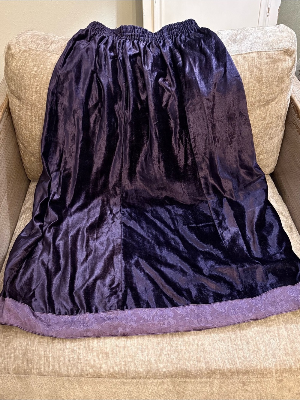 April Cornell Women's Velvet Full-Length Skirt - Deep Purple
0451